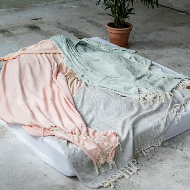 Takk Home Blanket/Bed Cover (200x240cm) - warehouse